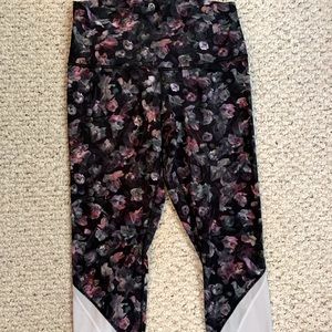 Winder Under Scalloped Hem High Rise Crop 23”